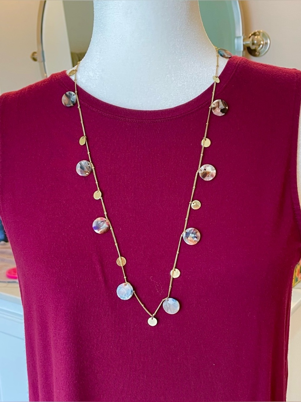 Ann Taylor acrylic & gold discs necklace